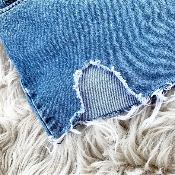 Tommy Hilfiger Distressed Denim Cutoff Shorts Sz 6 - Picture 2 of 7